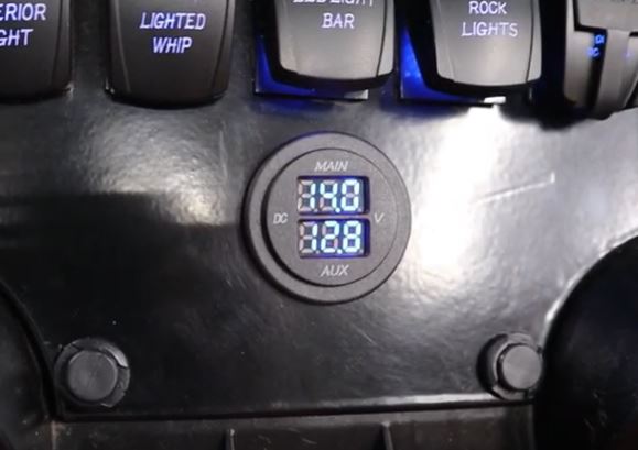 Dual battery voltage gauge